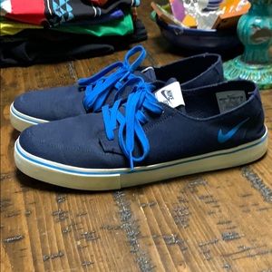 Nike sb Men’s shoes, clean size 12 lightly worn.